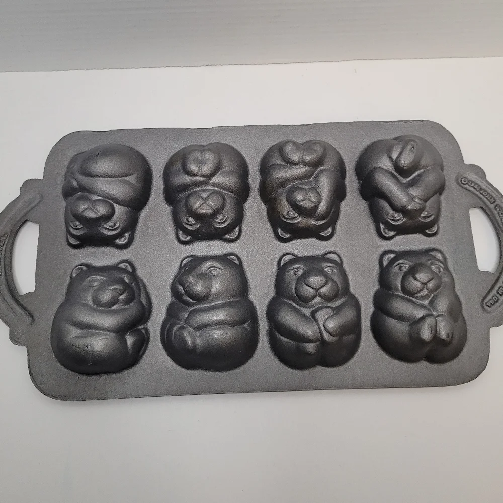 Vintage John Wright 1984 Teddy Bear Cast Iron Muffin Cornbread Baking Pan USA